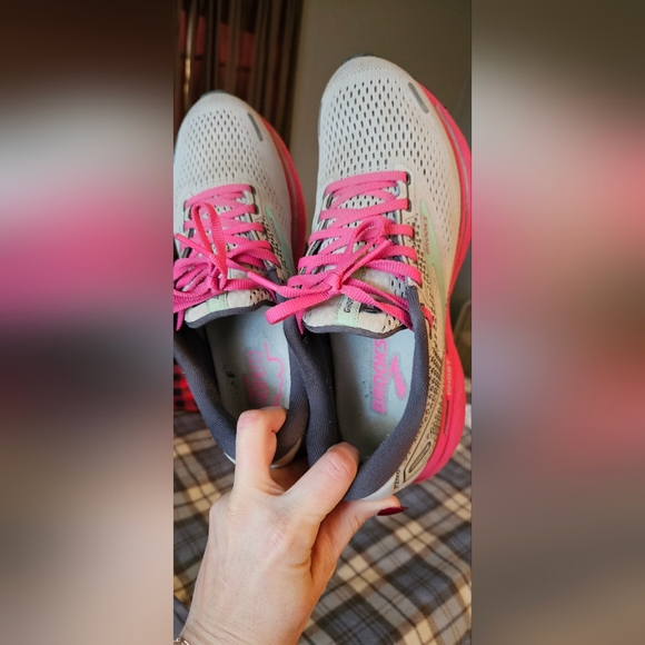 Brooks Ghost Women's Running Shoes - Pink and Gray - Picture 6 of 7